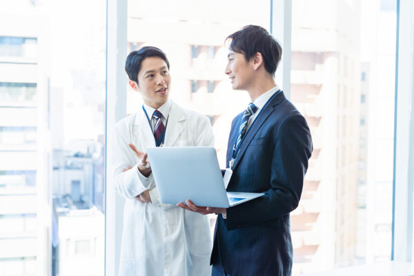 MRは医師や薬剤師に医薬品の情報を提供する法律で決められている職種です